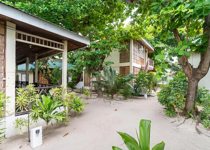 The Shark'S Tail Dive Resort